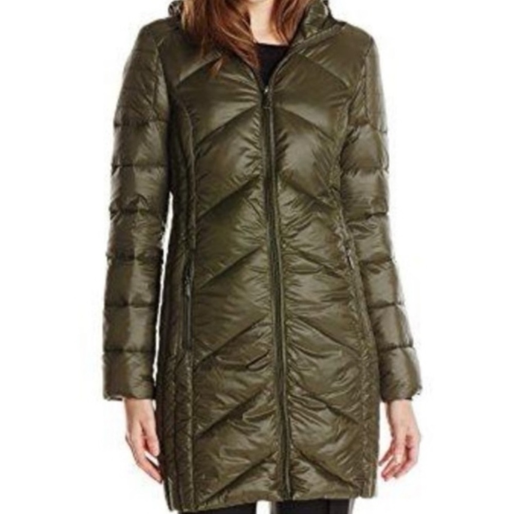 BCBG generation dark hunter green lightweight packing coat with hoodie